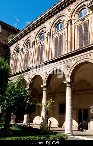 Atrium des Palazzo Doria Pamphilj, die Häuser Doria Pamphilj Galerie, Via del Corso, Rom, Italien Stockfoto