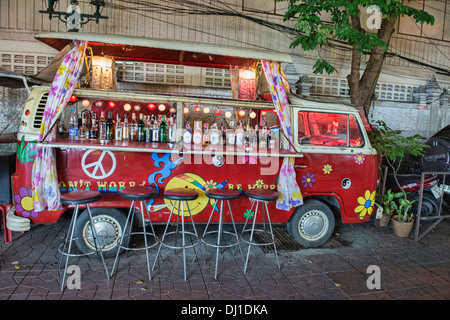 Ein VW-Bus-cocktail-bar in Bangkok, Thailand Stockfoto