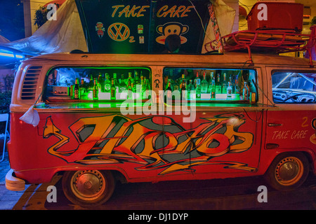 Ein VW-Bus-cocktail-bar in Bangkok, Thailand Stockfoto