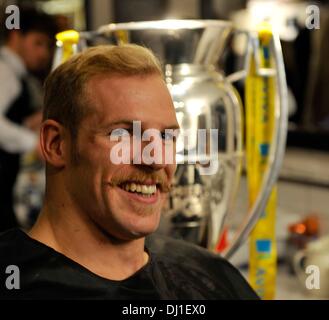 London, UK. 18. November 2013. James Haskell von London Wasps in der Aviva Premiership Rugby Movember Barber Shop in Covent Garden, die versucht zu helfen £50.000 für Movember und organisierte eine Fundraising-Liga für alle 12 Aviva Premiership Rugby Movember Barber Shop in Covent Garden. Bildnachweis: Aktion Plus Sport/Alamy Live-Nachrichten Stockfoto