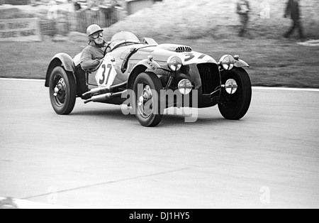 William B Black-Jack Fairmans Fraser Nash Le Mans Replica beim 9HRS Rennen in Goodwood, England 22. August 1953. Stockfoto
