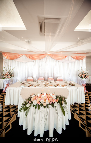 Hochzeitsarrangement im restaurant Stockfoto