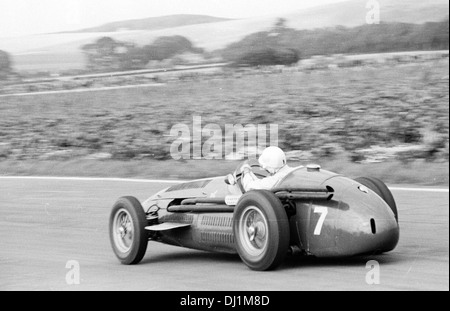 Stirling Moss in seinem Maserati 250F Rennen in Goodwood, England 7. Juni 1954. Stockfoto