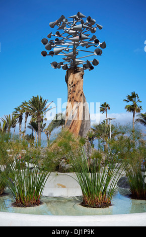 WIND-SKULPTUR, PUERTO DE LA CRUZ, TENERIFFA, LAGO MARTIANEZ Stockfoto