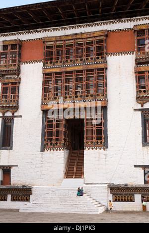 Bhutan, Thimpu Dzong, Betsaal im Inneren Klosterhof Stockfoto