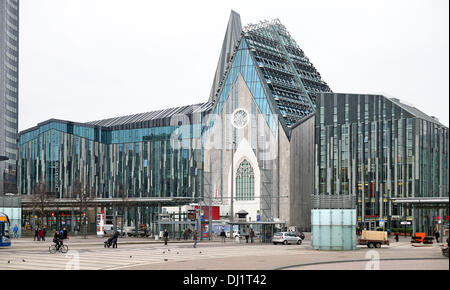 Leipzig, Deutschland. 19. November 2013. Das Paulinum der Universität Leipzig in Leipzig, Deutschland, 19. November 2013 fotografiert. Bis auf das Auditorium ist der neue Campus abgeschlossen. Jetzt erfolgt der Innenausbau mit voller Leistung. Die Arbeiten sollen im Dezember abgeschlossen sein. Foto: JAN WOITAS/Dpa/Alamy Live News Stockfoto