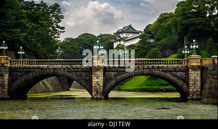 Nijubashi Brücke, Kaiserpalast von Tokio auf der Rückseite, Tokyo, Japan Stockfoto