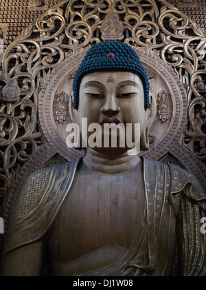 Fukuoka Riesenbuddha sitzen größte hölzerne Buddha in Japan. Tochoji Tempel, Stadt Fukuoka, Kyushu, Japan Stockfoto