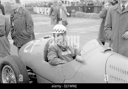 Jean Behra in einer Gordini T16 beendete 2. Platz in der VI BRDC International Trophy, Silverstone, England 15. Mai 1954. Stockfoto