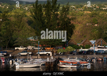 Hafen von Saint Leu. Die Insel Réunion ist Teil der Inselgruppe der Maskarenen, zusammen mit der Insel Mauritius. Stockfoto