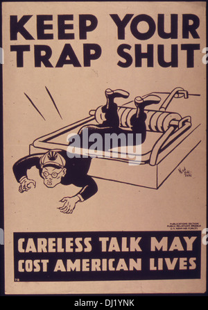Dieses amerikanische Propagandaplakat aus der Zeit des Zweiten Weltkriegs betont die Wichtigkeit, Schweigen zu bewahren und unvorsichtiges Gerede zu vermeiden, das militärische Operationen und das Leben der Amerikaner während des Krieges gefährden könnte. Stockfoto