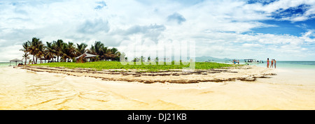 Panoramablick über Îlet Caret (Caret Islet), kleine Insel in der Grand Sackgasse Marin, Guadeloupe Stockfoto