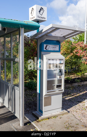 Fahrkartenautomat auf der Plattform Church Stretton Railway Station in Shropshire Stockfoto