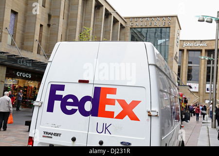 FedEx van geparkt Sauchiehall Street im Stadtzentrum von Glasgow, Schottland, Großbritannien Stockfoto