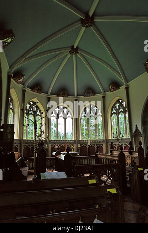 St. Nicholas Church, Moreton, Dorset. Berühmt für gravierte Glasfenster von Laurence Whistler. Stockfoto