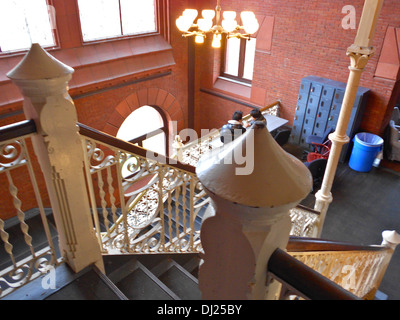 Oben an der Treppe (nicht hinunterschauen) in Furness Bibliothek genannt wird auf dem NRHP 19. Mai 1972. Auch als nationalen Kulturdenkmal aufgeführt. Auf der 34th Street unter Nussbaum auf dem Campus der University of Pennsylvania in West Philadelphia.Frank Furness Architekt (1888 Stockfoto