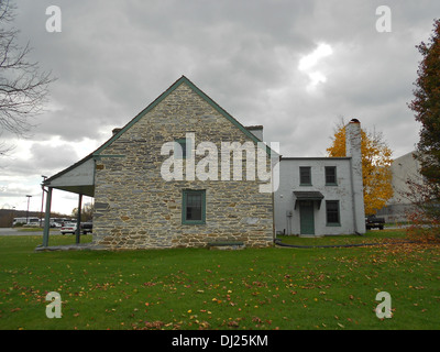 Strickler Familie Bauernhaus genannt wird auf dem NRHP 21. Februar 1991 bei 1205 Williams Road, East York in Springettsbury Township, York County, Pennsylvania. (Auf dem Grundstück von York County Jail in der Nähe der Anlage INS. Es gibt 3 Teile dieses Hauses, die Stockfoto