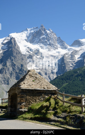 La Meije & Chazelet Straßenrand Oratoire Oratory oder Chapel La Grave Ecrins Nationalpark Hautes-Alpen Frankreich Stockfoto