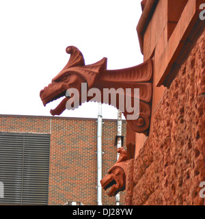 Das von Frank Furness entworfene Gargoyle in der Furness Library ist Teil eines National Historic Landmark. Das Hotel befindet sich auf dem Campus der University of Pennsylvania in West Philadelphia und zeigt den einzigartigen architektonischen Stil von Furness mit seinen komplizierten Details, die viktorianische gotische Einflüsse widerspiegeln. Stockfoto