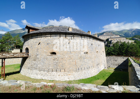 Wassergraben Um Fort Marie-Thérèse oder Redoute Marie-Thérèse und Esseillon Forts Aussios Haute Maurienne Savoie France Stockfoto