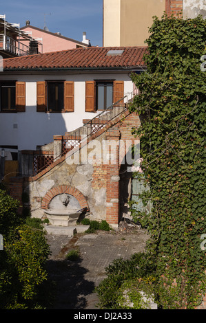 Grado, Italien: Alte Häuser im Zentrum Stadt Stockfoto