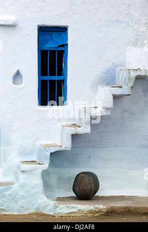 Treppe an der Seite eines indischen Dorf-Haus. Andhra Pradesh, Indien Stockfoto