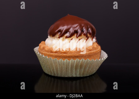 Buttercreme-Kuchen mit Schokolade Stockfoto