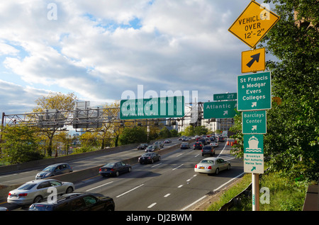 Autobahn-Verkehr in New York City Stockfoto