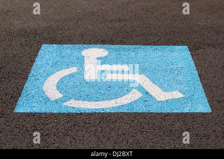 Behinderten Parkplatz am Business Standort Closeup Stockfoto