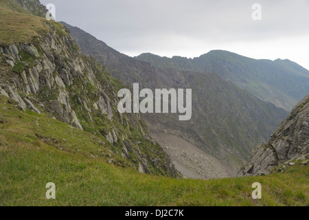 Abstieg Weg vom Vistea-Höhepunkt, die zum Dorf mit dem gleichen Namen Stockfoto