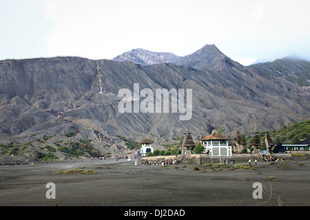 Mt.Bromo Paradies des Trekkings. Hindo Tempel in der Nähe von Mt. Bromo, Ost-Java Indonesien. Stockfoto