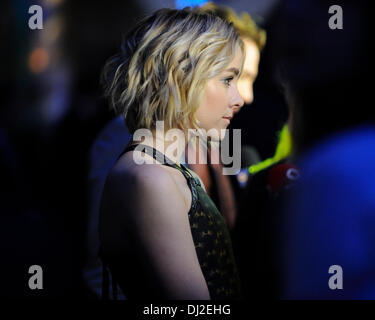 Toronto, Kanada. 19. November 2013. Jena Malone, Ankunft in der kanadischen Premiere von THE HUNGER GAMES: CATCHING FIRE am Scotiabank Theater. Bildnachweis: EXImages/Alamy Live-Nachrichten Stockfoto