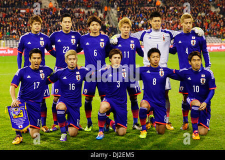 Brüssel, Belgien. 19. November 2013. Team Japan Gruppe Line-up (JPN) Fußball / Fußball: Japan Team Gruppenbild: (Front Row L, R) Hotaru Yamaguchi, Gotoku Sakai, Hiroshi Kiyotake, Makoto Hasebe, Shinji Kagawa, (Rückseite Reihe L, R) Hiroki Sakai, Maya Yoshida, Masato Morishige, Yoichiro Kakitani, Eiji Kawashima, Keisuke Honda vor die internationale Freundschaftsspiele match zwischen Belgien 2-3 Japan bei Stade Roi Baudouin in Brüssel, Belgien. Bildnachweis: AFLO/Alamy Live-Nachrichten Stockfoto