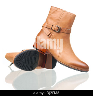 Männliche knöchelhohe Stiefel in weiß Stockfoto