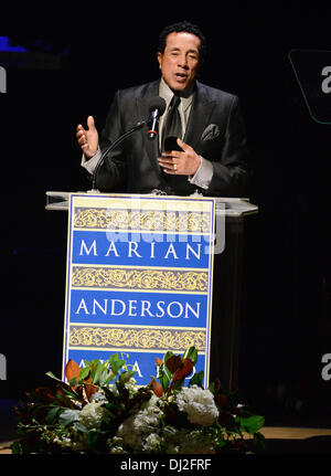 Philadelphia, Pennsylvania, USA. 19. November 2013. SMOKEY ROBINSON, anlässlich der Award-Gala im Kimmel Center in Philadelphia Pa Credit stattfand: Ricky Fitchett/ZUMAPRESS.com/Alamy Live News Stockfoto