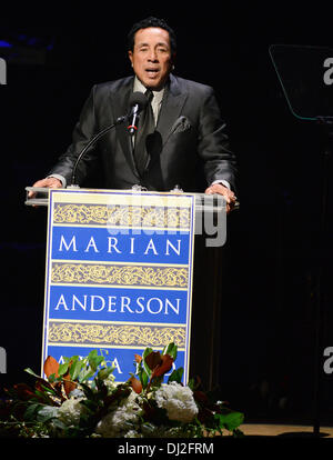 Philadelphia, Pennsylvania, USA. 19. November 2013. SMOKEY ROBINSON, anlässlich der Award-Gala im Kimmel Center in Philadelphia Pa Credit stattfand: Ricky Fitchett/ZUMAPRESS.com/Alamy Live News Stockfoto