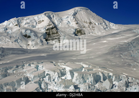 schneebedeckte Berge im Inneren Alaska Stockfoto