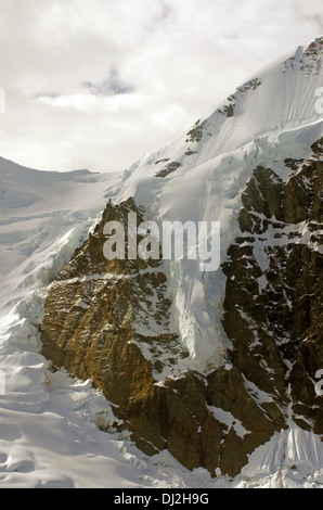 schneebedeckte Berge im Inneren Alaska Stockfoto