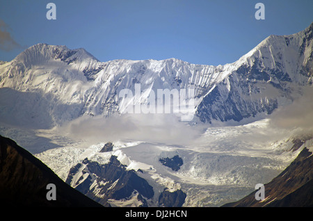schneebedeckte Berge im Inneren Alaska Stockfoto