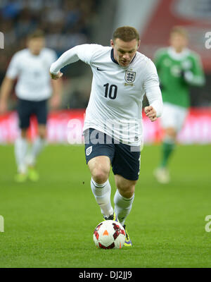 London, UK. 19. November 2013. Englands Wayne Rooney in Aktion beim Freundschaftsspiel zwischen England und Deutschland im Wembley Stadion in London, UK, 19. November 2013. Foto: Andreas Gebert/Dpa/Alamy Live-Nachrichten Stockfoto
