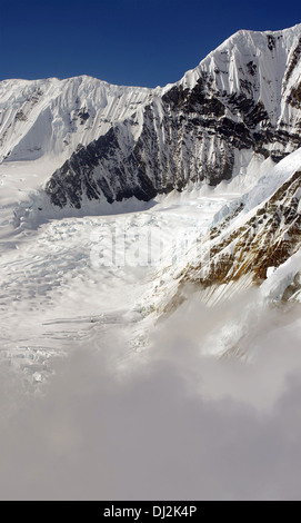 schneebedeckte Berge im Inneren Alaska Stockfoto