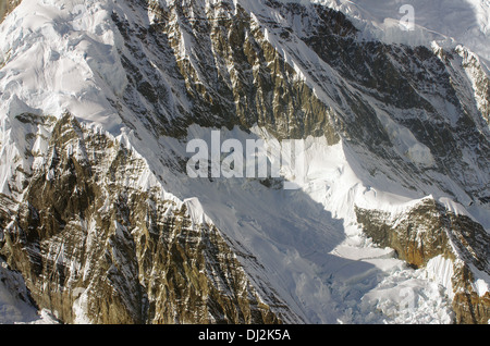 schneebedeckte Berge im Inneren Alaska Stockfoto