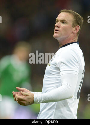 London, UK. 19. November 2013. Englands Wayne Rooney reagiert beim Freundschaftsspiel zwischen England und Deutschland im Wembley Stadion in London, UK, 19. November 2013. Foto: Andreas Gebert/Dpa/Alamy Live-Nachrichten Stockfoto