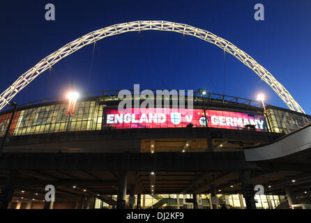 London, UK. 19. November 2013. Wembleystadion vor dem Freundschaftsspiel zwischen England und Deutschland in London, England, 19. November 2013. Foto: Andreas Gebert/Dpa/Alamy Live-Nachrichten Stockfoto