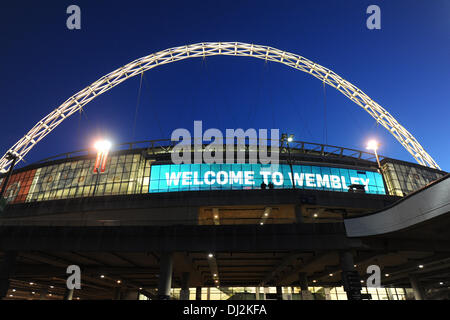 London, UK. 19. November 2013. Wembleystadion vor dem Freundschaftsspiel zwischen England und Deutschland in London, England, 19. November 2013. Foto: Andreas Gebert/Dpa/Alamy Live-Nachrichten Stockfoto