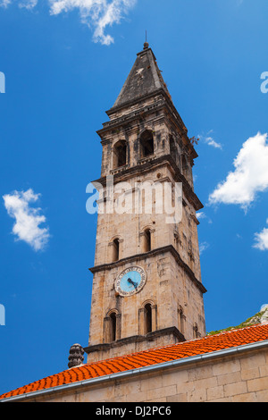 St. Nikolaus-Kathedrale in der Stadt von Perast. Bucht von Kotor, Montenegro Stockfoto