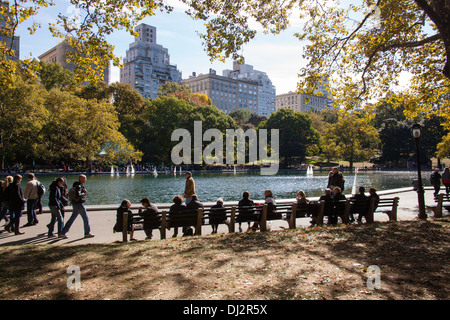 Konservatorium Wasser Modell Boot Teich, Central Park, Manhattan, New York City, Vereinigte Staaten von Amerika. Stockfoto