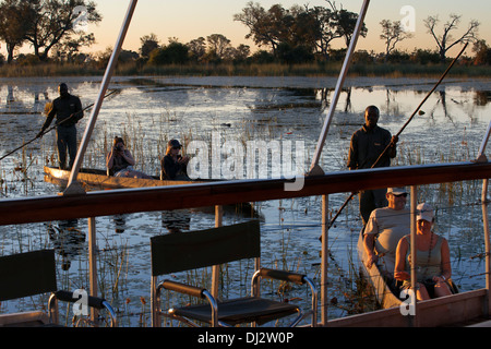 Wasser statt in Mokoros Safari im Okavango Delta Camp Eagle Island Camp von Orient-Express, außerhalb des Moremi ab Stockfoto