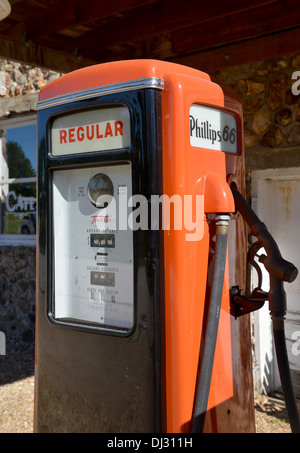 Phillips 66 restaurierte Tankstelle, Werkstatt und Geschäft in Spencer, Missouri an der alten Route 66 Stockfoto