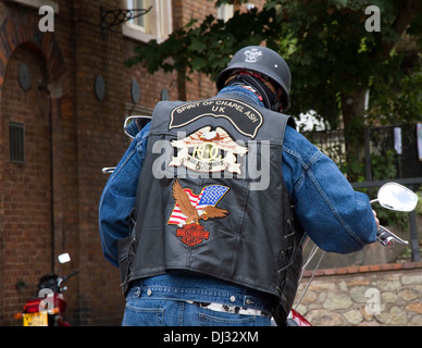 Harley Davidson Fahrer (Mitglied der "Geist der Kapelle Ash" Harley Fahrer Gruppe), Ironbridge, Shropshire, W. Midlands, England, UK Stockfoto